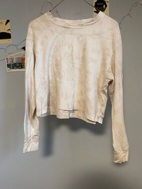 American Eagle Women's Cream subtle tie dye Long-Sleeve Cropped Top